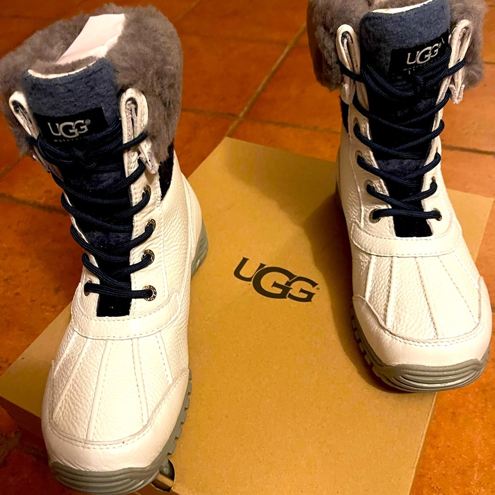 UGG Adirondack Boot white/blue size 8